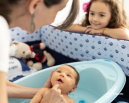ensaio newborn lifestyle bebe tomando banho