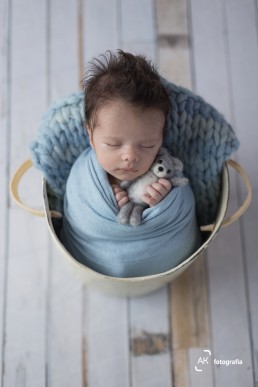 fotos newborn bebê enrolado no wrap