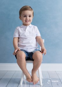 ensaio infantil menino 3 anos na cadeirinha