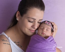 ensaio newborn foto com a mãe