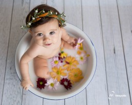 ensaio bebê banho de leite e flores